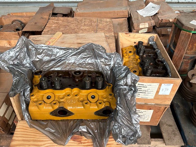 Caterpillar d398 cilinderkop (8x) - afbeelding 1 van  7
