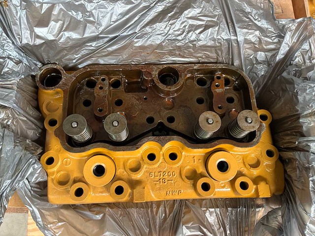 Caterpillar d398 cilinderkop (8x) - afbeelding 3 van  7