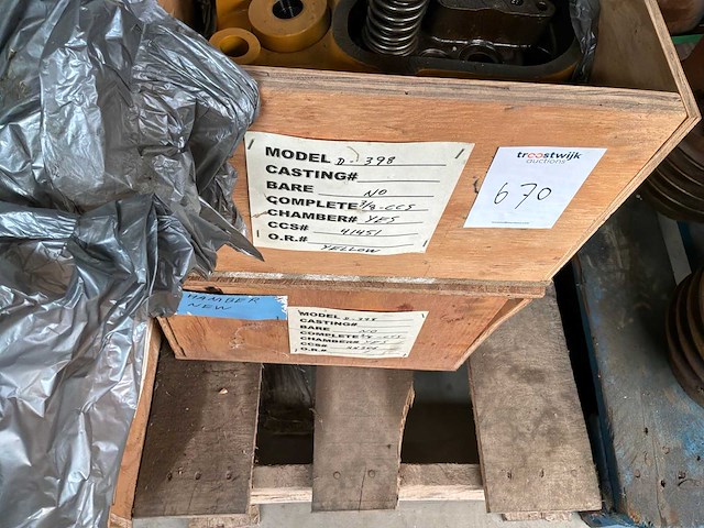 Caterpillar d398 cilinderkop (8x) - afbeelding 4 van  7