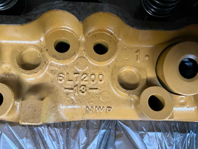 Caterpillar d398 cilinderkop (8x) - afbeelding 7 van  7