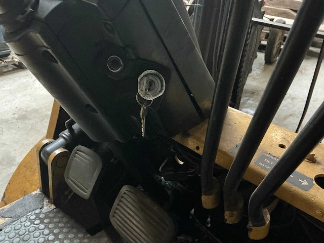 Caterpillar diesel heftruck - afbeelding 8 van  9