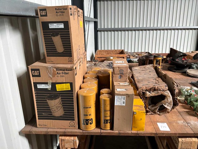 Caterpillar diverse olie en luht filters - afbeelding 1 van  6