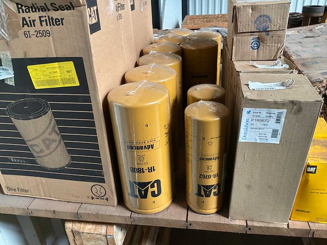 Caterpillar diverse olie en luht filters - afbeelding 4 van  6