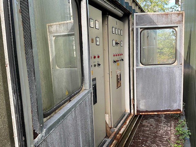 Caterpillar dubbele generator in geluidgedemte container - afbeelding 7 van  28