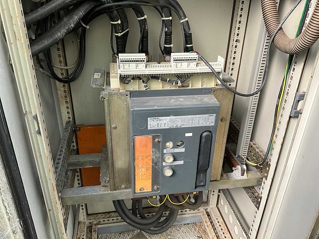 Caterpillar dubbele generator in geluidgedemte container - afbeelding 13 van  28