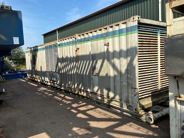 Caterpillar dubbele generator in geluidgedemte container - afbeelding 12 van  28