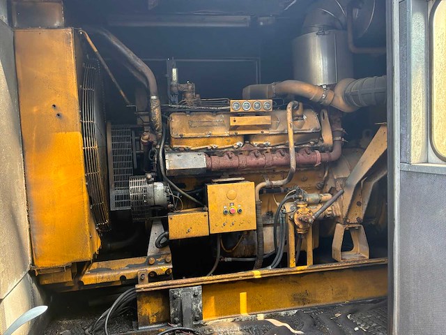 Caterpillar dubbele generator in geluidgedemte container - afbeelding 22 van  28