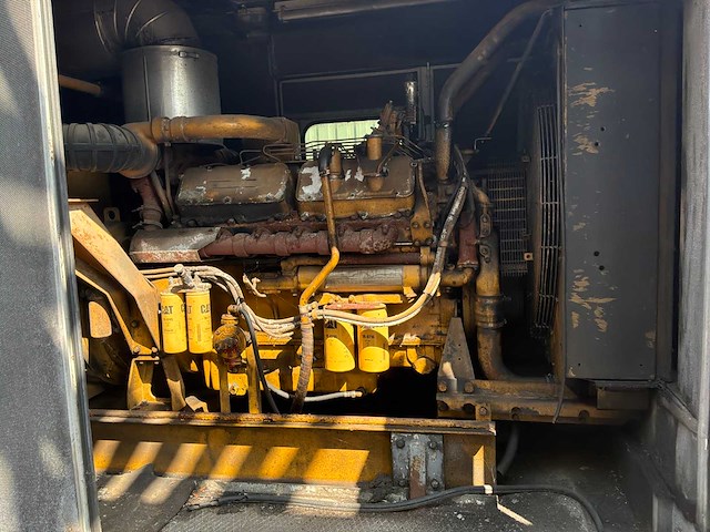 Caterpillar dubbele generator in geluidgedemte container - afbeelding 24 van  28