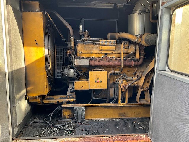 Caterpillar dubbele generator in geluidgedemte container - afbeelding 28 van  28