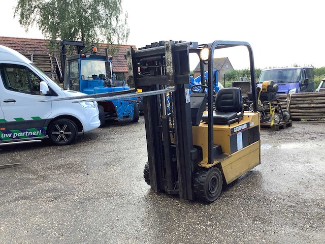 Caterpillar f25 vorkheftruck - afbeelding 1 van  10