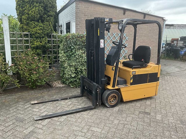 Caterpillar f30 vorkheftruck - afbeelding 1 van  13