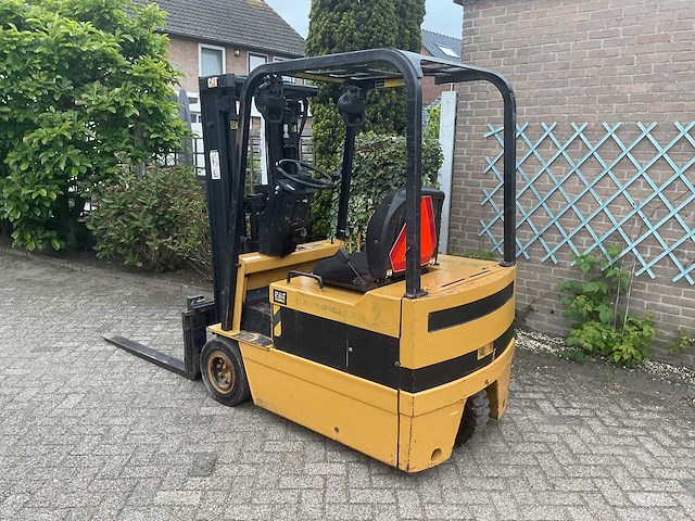 Caterpillar f30 vorkheftruck - afbeelding 7 van  13