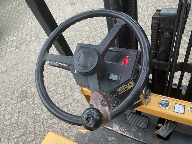 Caterpillar f30 vorkheftruck - afbeelding 13 van  13