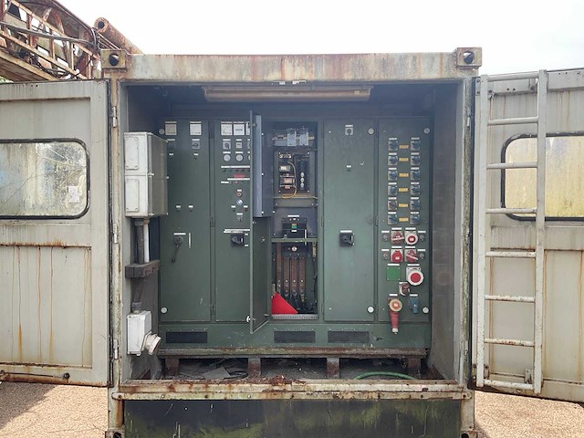 Caterpillar generator opstelling in container - afbeelding 7 van  13