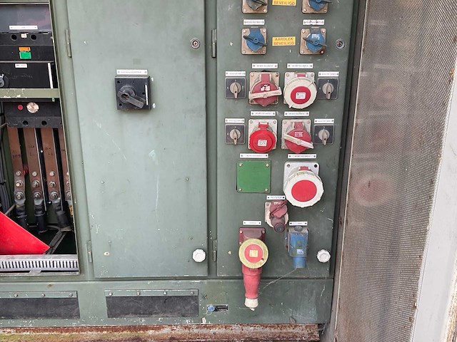 Caterpillar generator opstelling in container - afbeelding 10 van  13