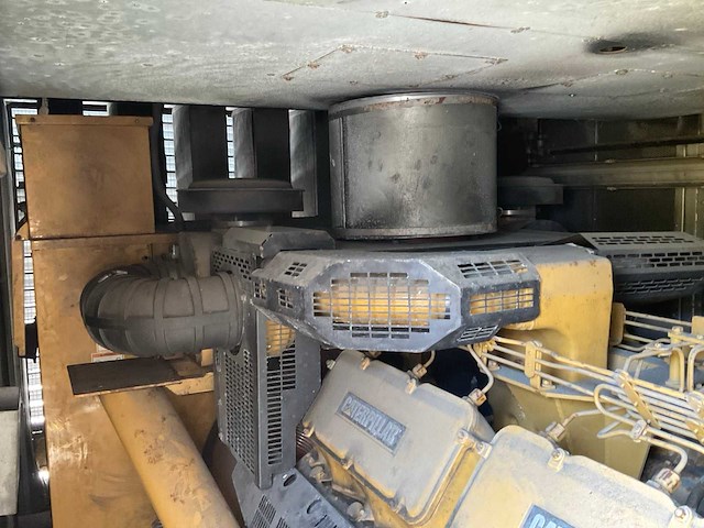 Caterpillar generator opstelling in container - afbeelding 7 van  16