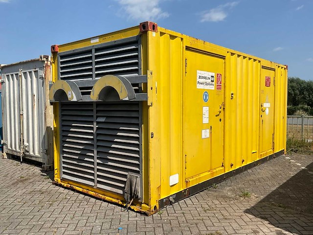 Caterpillar generator opstelling in container - afbeelding 1 van  16