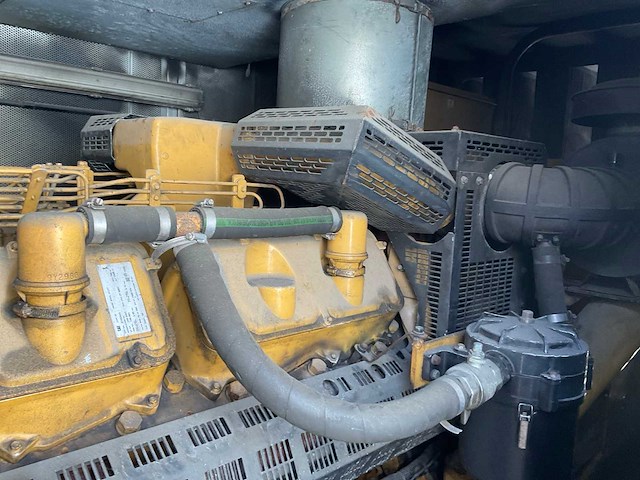 Caterpillar generator opstelling in container - afbeelding 13 van  16