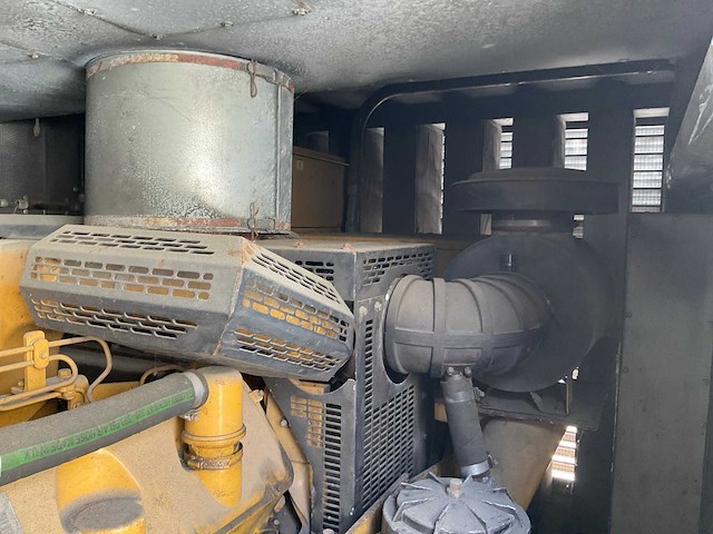 Caterpillar generator opstelling in container - afbeelding 15 van  16