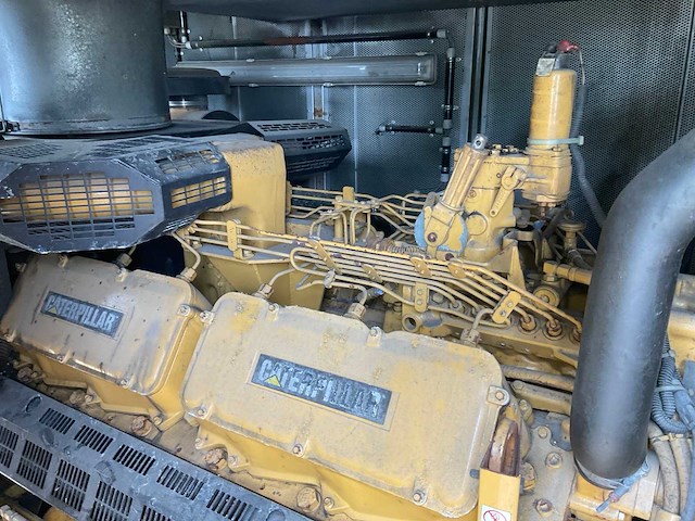 Caterpillar generator opstelling in container - afbeelding 3 van  17