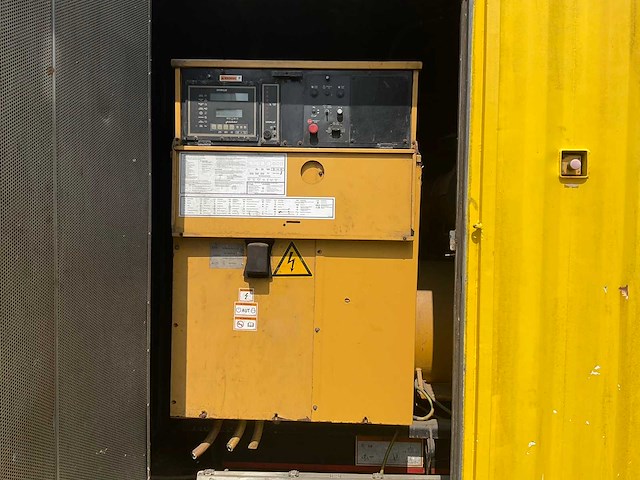 Caterpillar generator opstelling in container - afbeelding 15 van  17