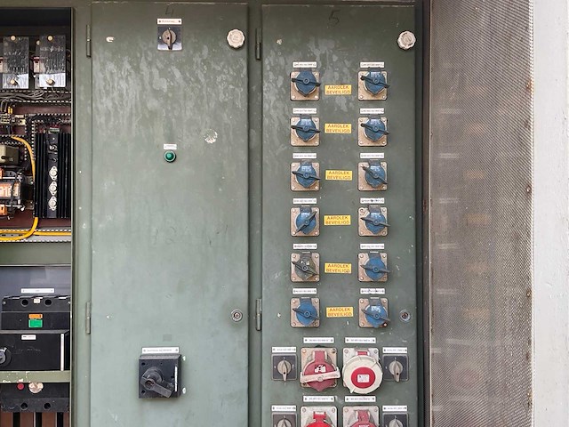 Caterpillar generator opstelling in container - afbeelding 9 van  13