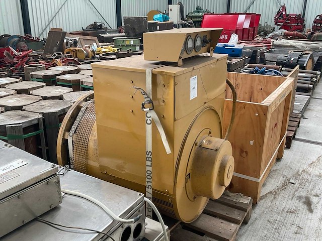 Caterpillar generator - afbeelding 1 van  6