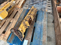 Caterpillar nokkenas - afbeelding 1 van  3
