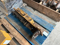 Caterpillar nokkenas - afbeelding 2 van  3