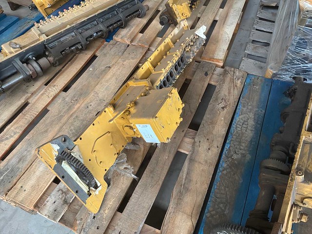 Caterpillar nokkenas - afbeelding 1 van  3