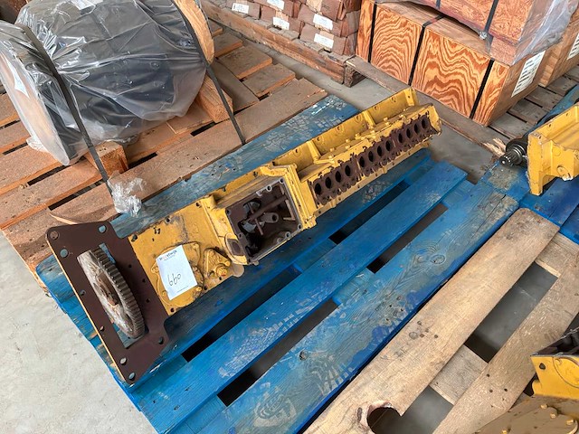 Caterpillar nokkenas - afbeelding 1 van  3