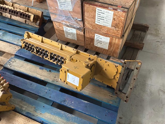 Caterpillar nokkenas - afbeelding 1 van  3