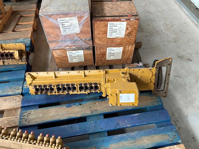Caterpillar nokkenas - afbeelding 3 van  3