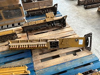 Caterpillar nokkenas - afbeelding 2 van  2