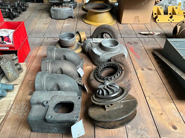 Caterpillar turbo onderdeel (9x) - afbeelding 1 van  10