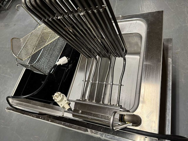 Catertech / mareno - friteuse + kookplaat - afbeelding 3 van  5