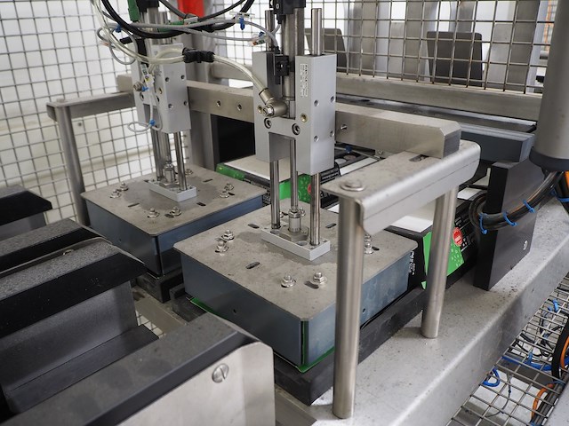 Cb equipments - afbeelding 9 van  12