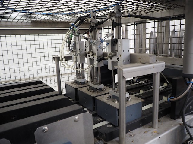 Cb equipments - afbeelding 12 van  14