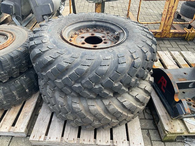 Cccp band, wiel en velg 3.20-457 unimog army - afbeelding 1 van  7