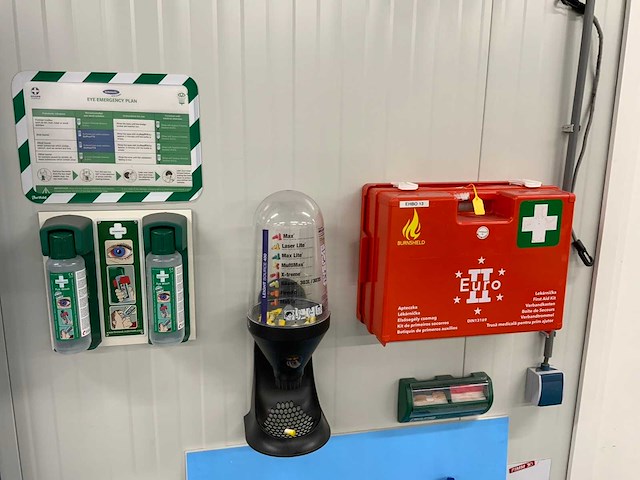 Cederroth / howard leight / burnsheild ehbo-koffer en persoonlijke beschermingsmiddelen set - afbeelding 1 van  9