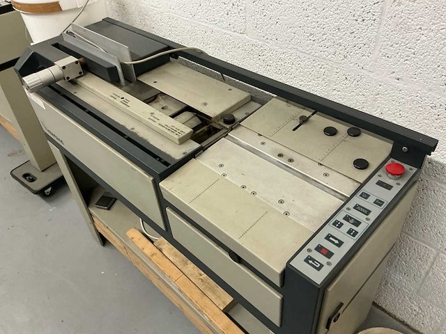 Cedu en interbind boekbindmachine (2x) - afbeelding 8 van  10