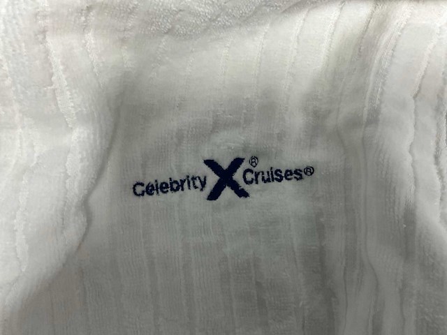 Celeberityxcruises badjas (7x) - afbeelding 7 van  9