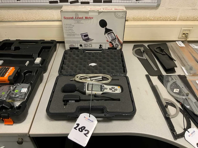 Cem dt-8852 geluidsniveaumeter - afbeelding 1 van  2