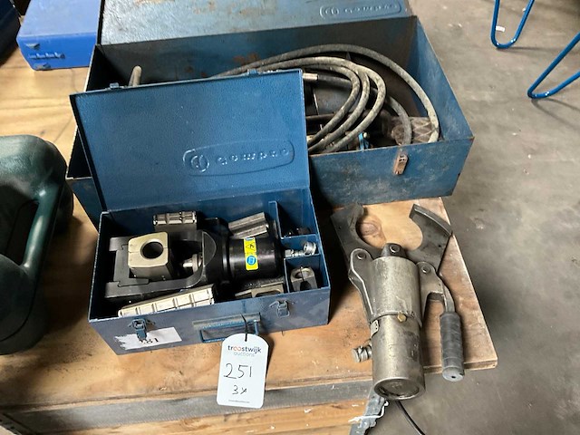 Cembre hydraulische knip en crush tangen - afbeelding 1 van  13