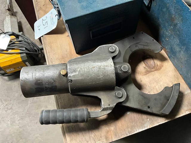 Cembre hydraulische knip en crush tangen - afbeelding 10 van  13