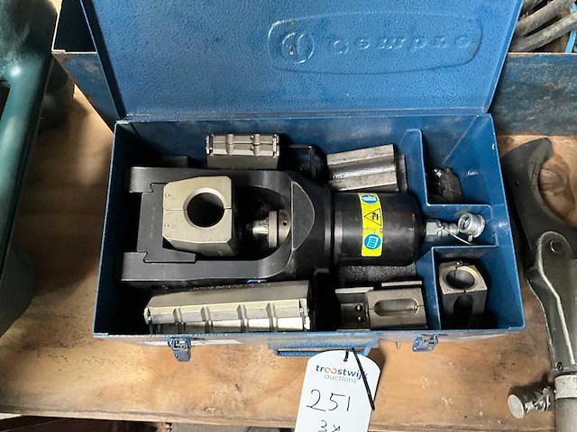 Cembre hydraulische knip en crush tangen - afbeelding 12 van  13