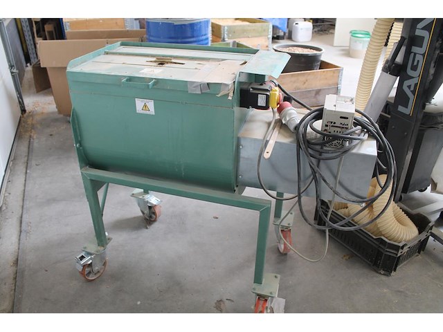 Cement- / mortel-mixer saris. - afbeelding 3 van  3