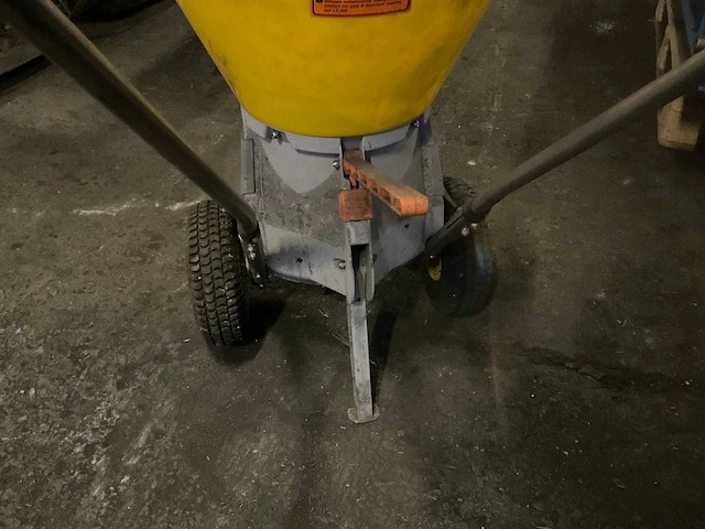 Cemo duw strooiwagen - afbeelding 4 van  5