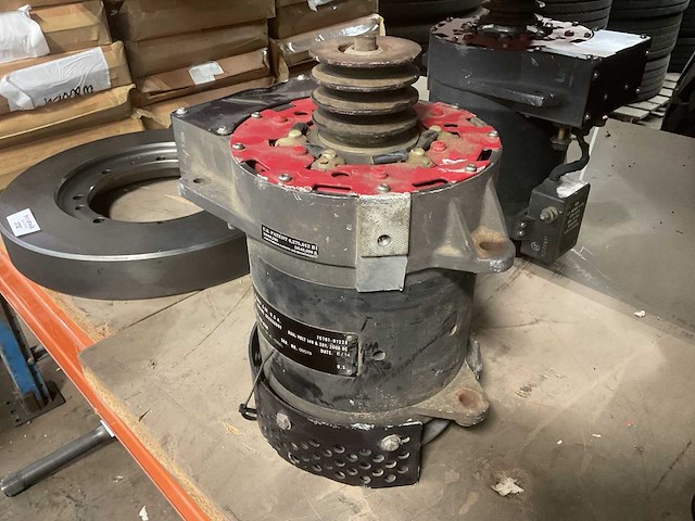 C.e.niehoff & co dual volt 14v & 28v generator - afbeelding 3 van  3