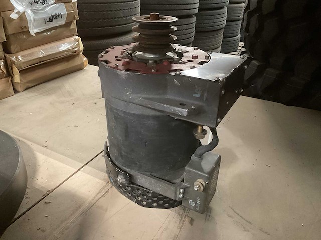 C.e.niehoff & co dual volt 14v & 28v generator - afbeelding 4 van  4